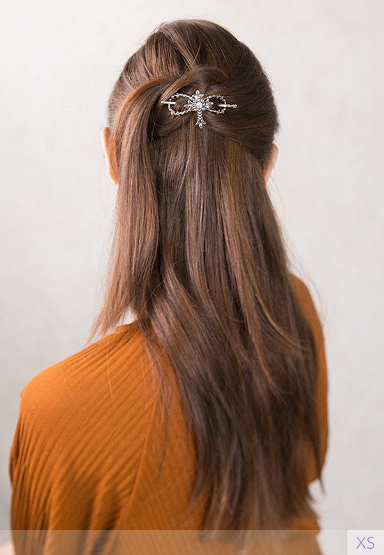 Flexi with Elegant and ornate cross in silvertone in brown hair